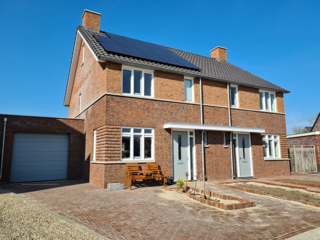 Opgeleverd
Aantal: 3