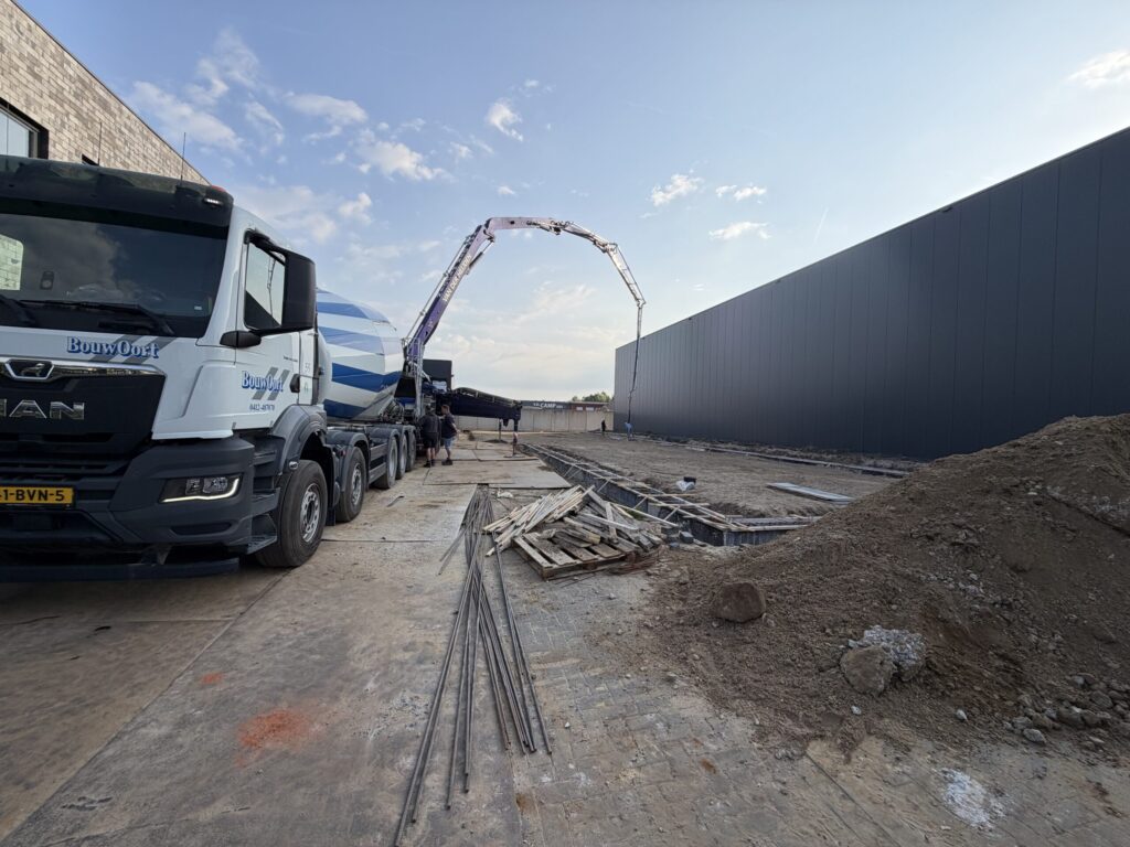 Bedrijfspand Randmeer Oss in aanbouw